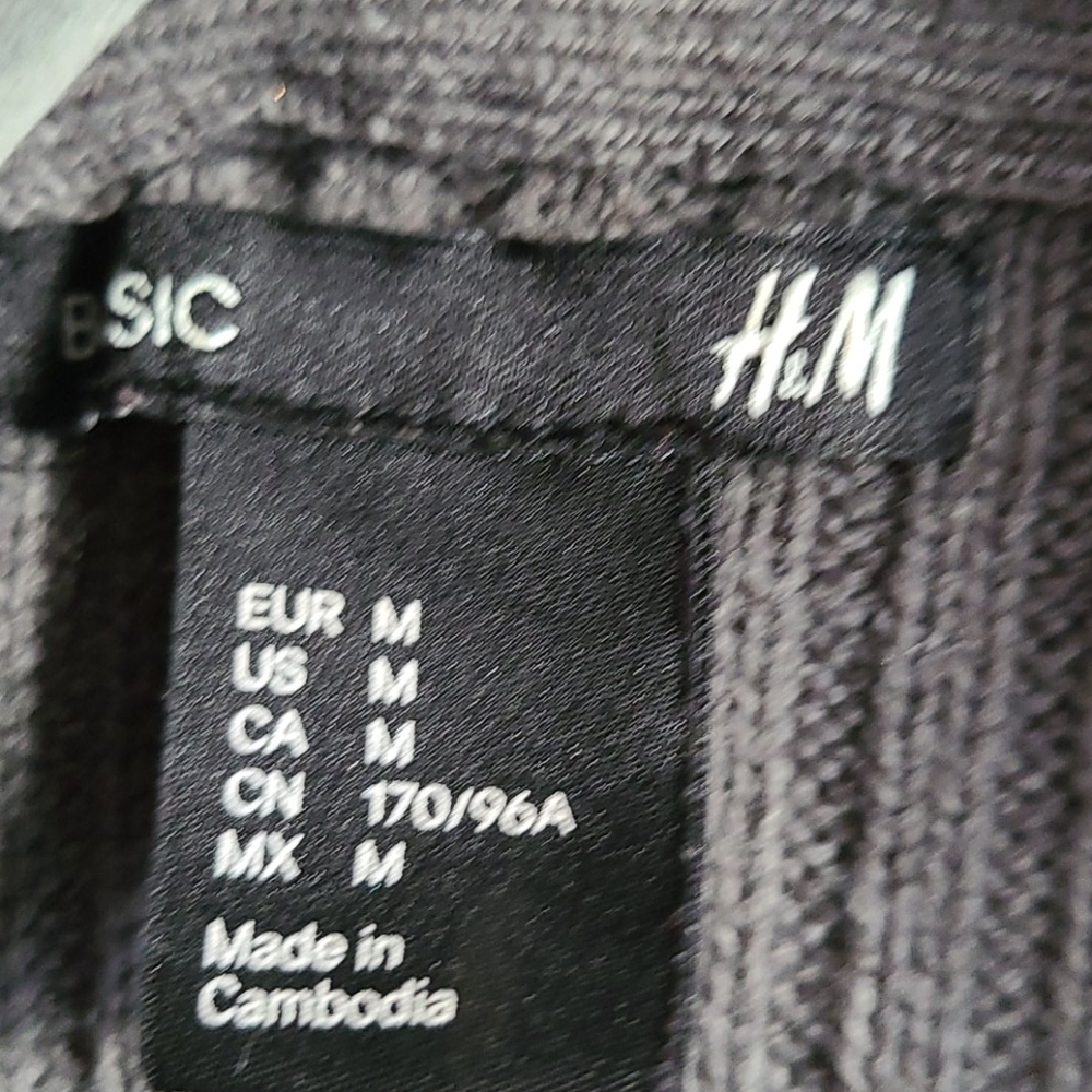 Two medium sized cardigans - Picture 6 of 7